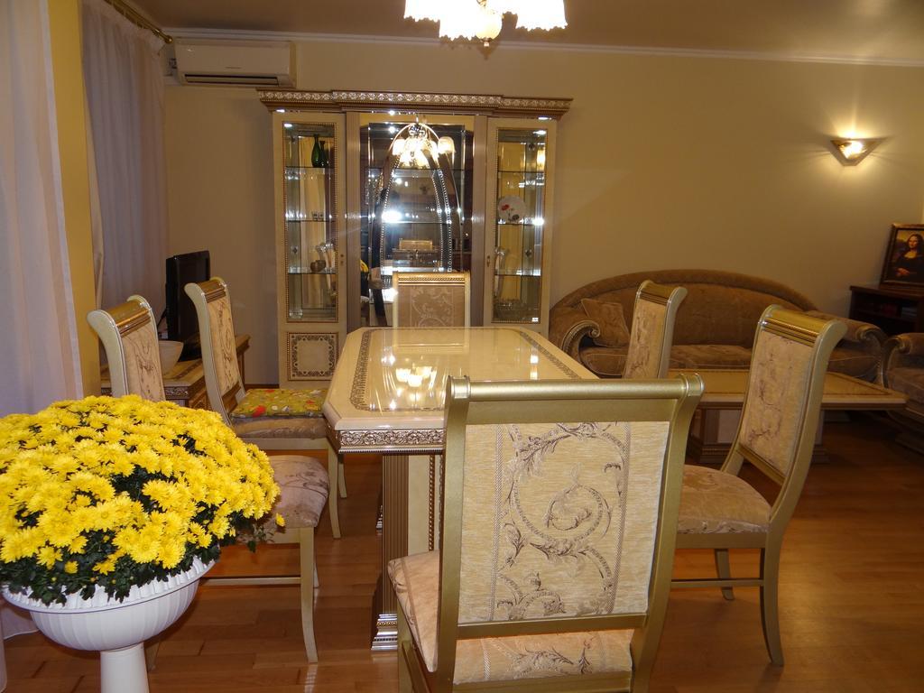 Luxury Versailles Apartments Center Opera Burgas City Pokoj fotografie